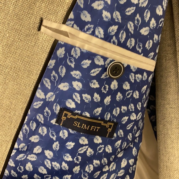 House of Cavani Suit - Picture 3 of 5